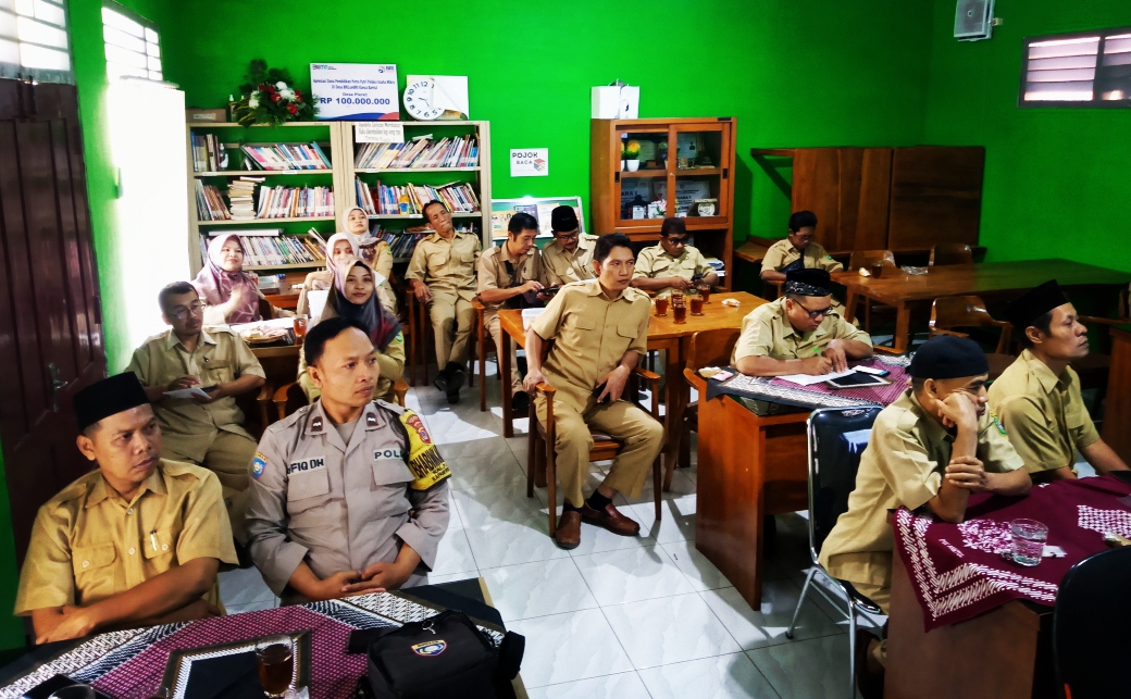 Rapat Koordinasi Rutin Pamong Kalurahan Pleret Dipimpin oleh Lurah Taufiq Kamal, S.Kom., M.Cs.